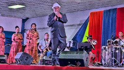 Mr. Kenny Phillips rocks the Palm’s Club with his Calypso Magic